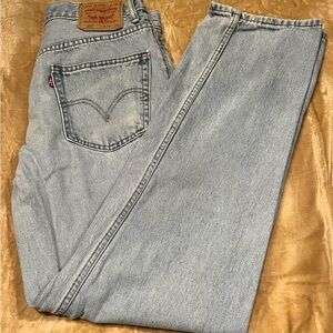 2000s Levi's Men’s 550 Relaxed Fit